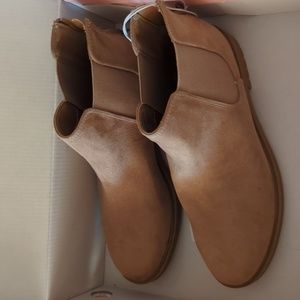 Women's new with box Kensie Sandor Tan boots size 7.